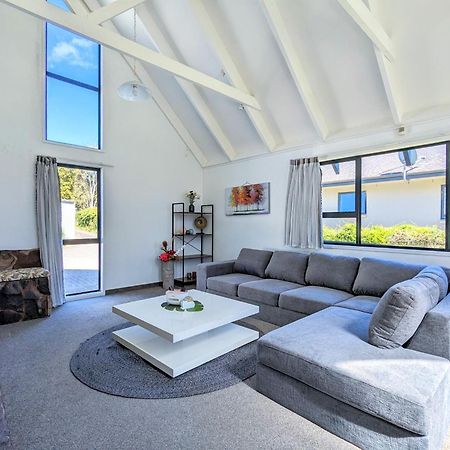 Rotorua Redwood Retreat Villa ภายนอก รูปภาพ
