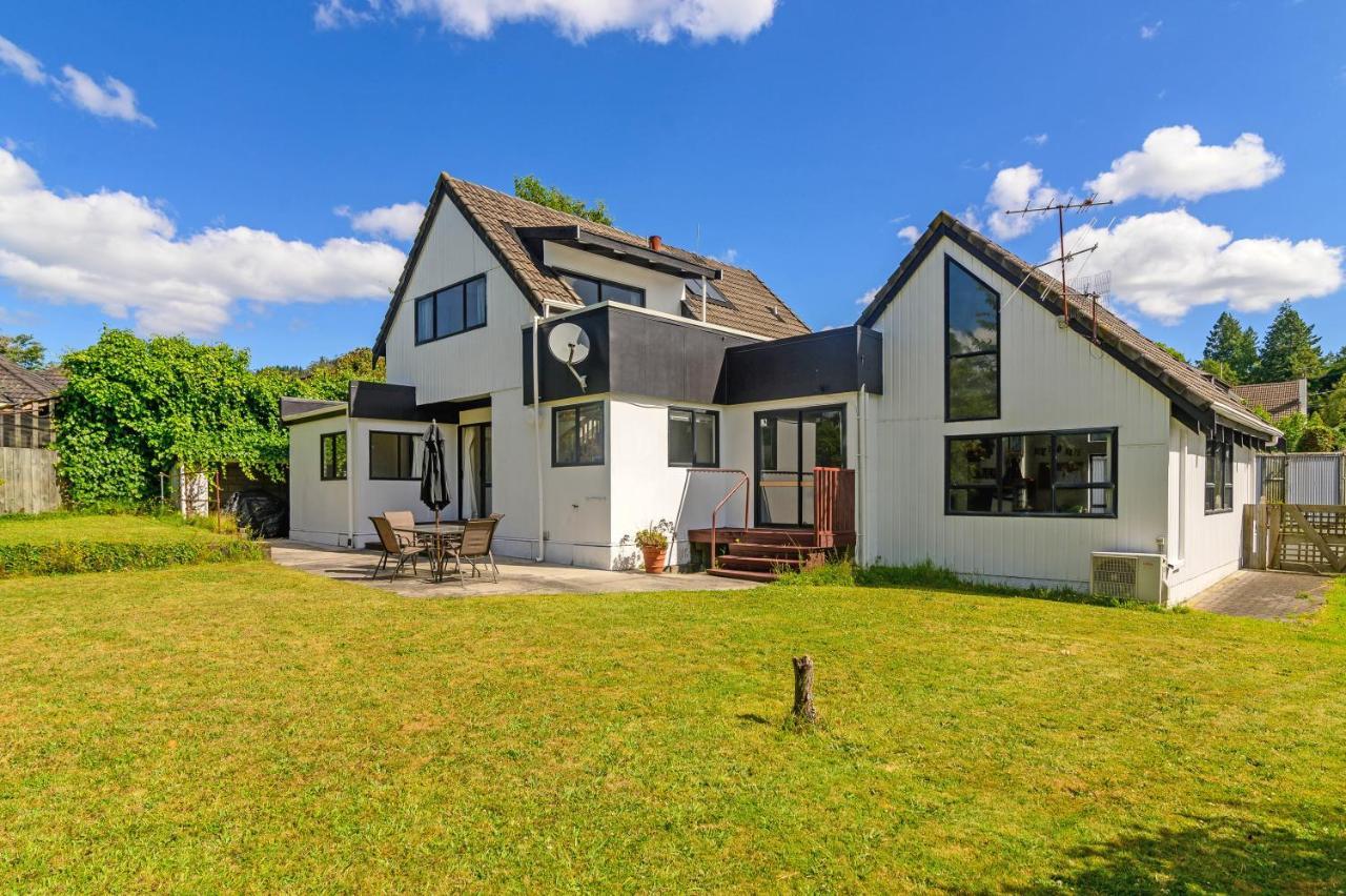 Rotorua Redwood Retreat Villa ภายนอก รูปภาพ