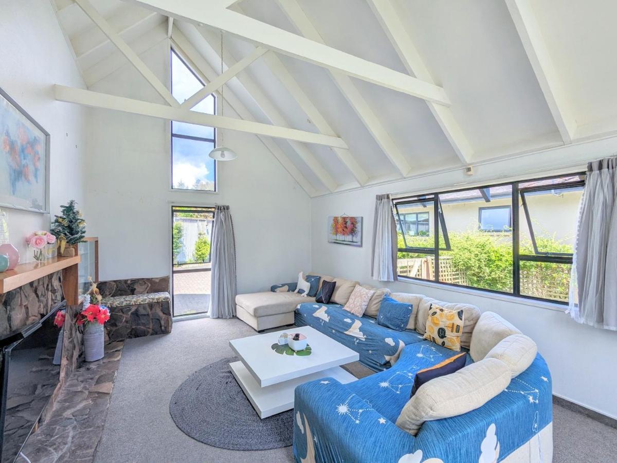 Rotorua Redwood Retreat Villa ภายนอก รูปภาพ