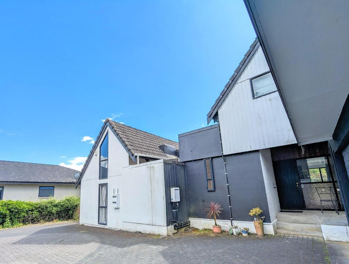Rotorua Redwood Retreat Villa ภายนอก รูปภาพ