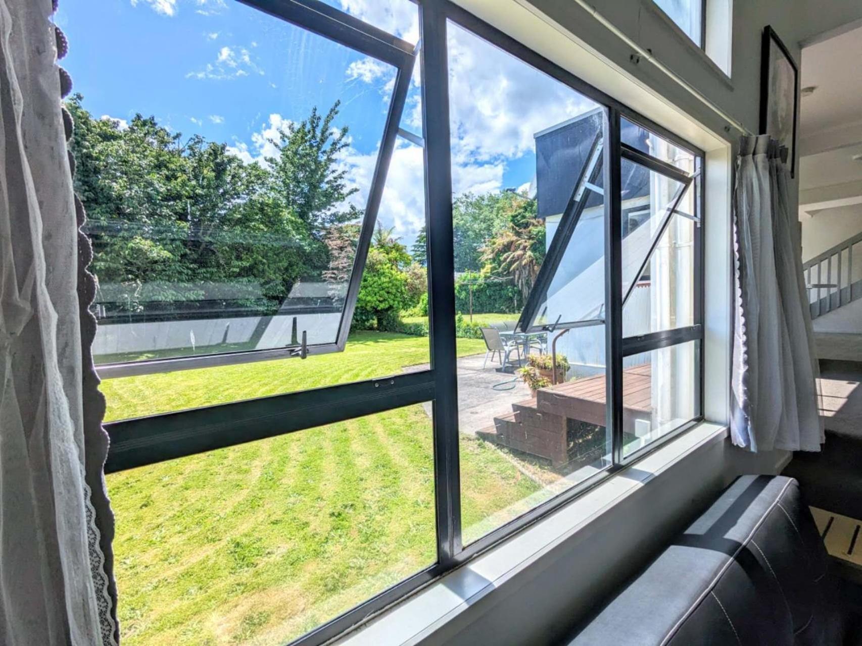 Rotorua Redwood Retreat Villa ภายนอก รูปภาพ